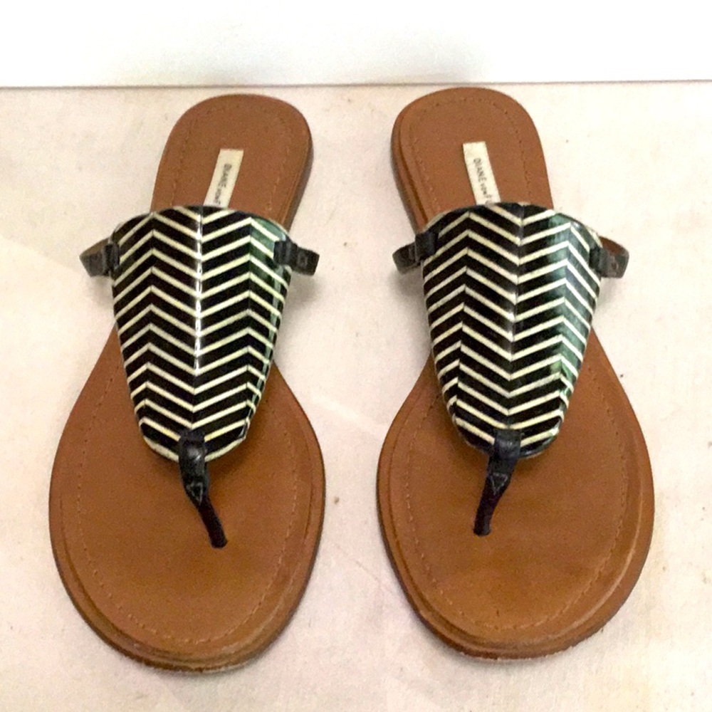 Diane Von Furstenberg 9M Thong/Sandals, Great Condition